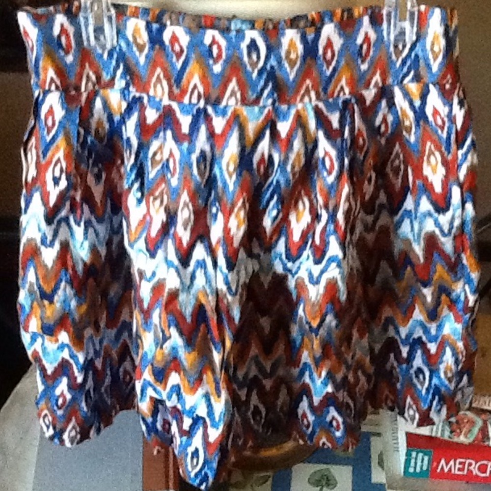 Forever 21 XL Short Skirt Watercolorlike IvoryNavy